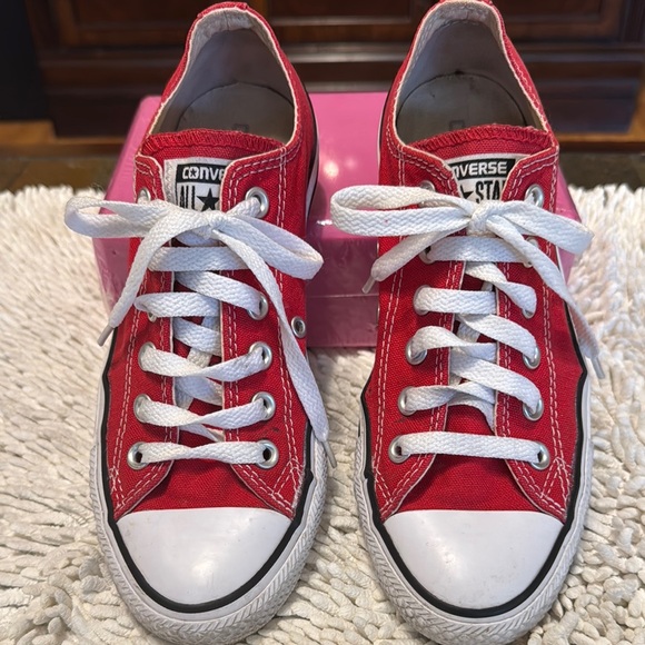 Converse Women’s Classic Red Sneakers Size 7 - Picture 1 of 9